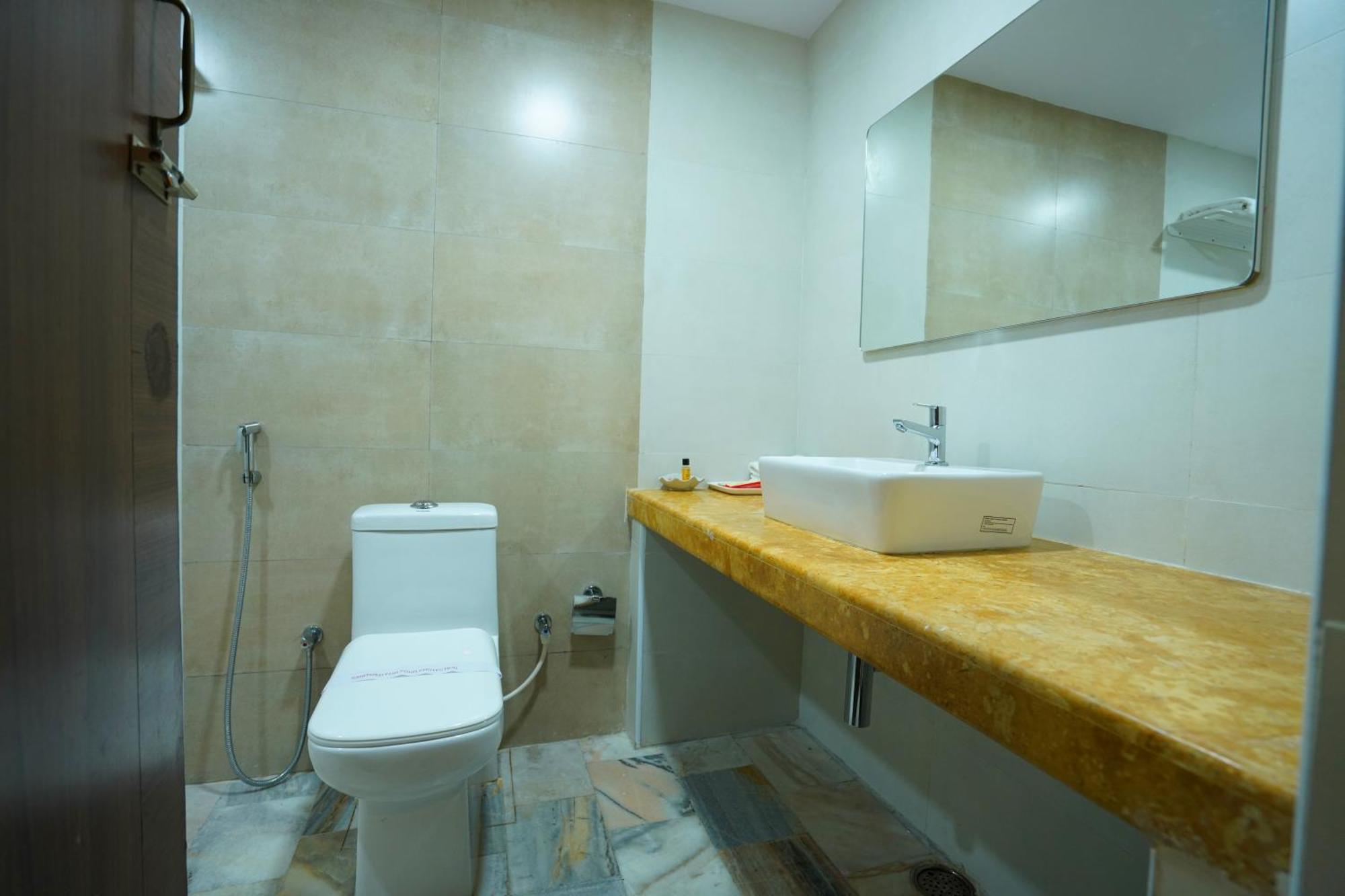 Jaya Residency Hotel Kākināda Екстериор снимка