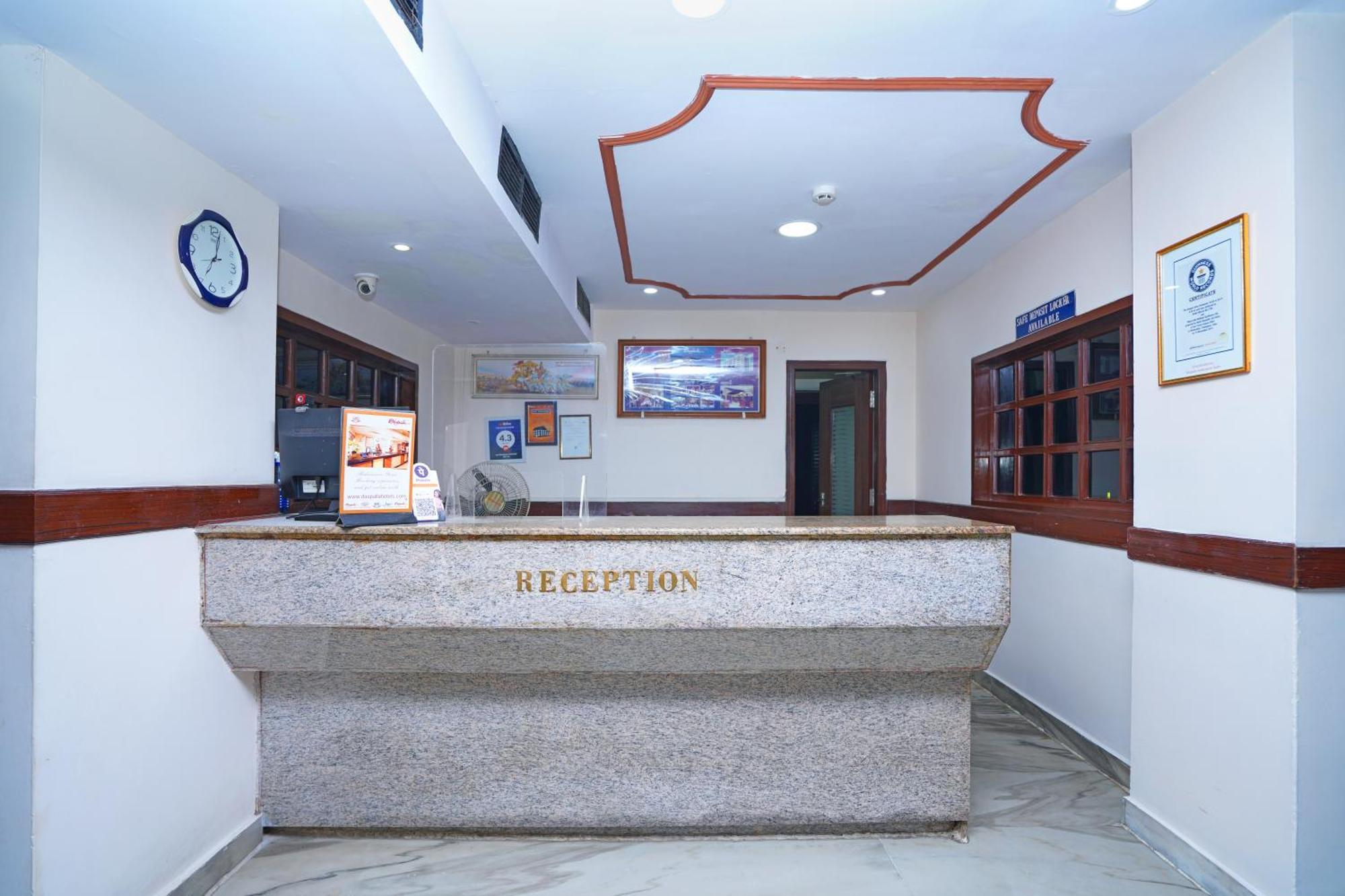 Jaya Residency Hotel Kākināda Екстериор снимка