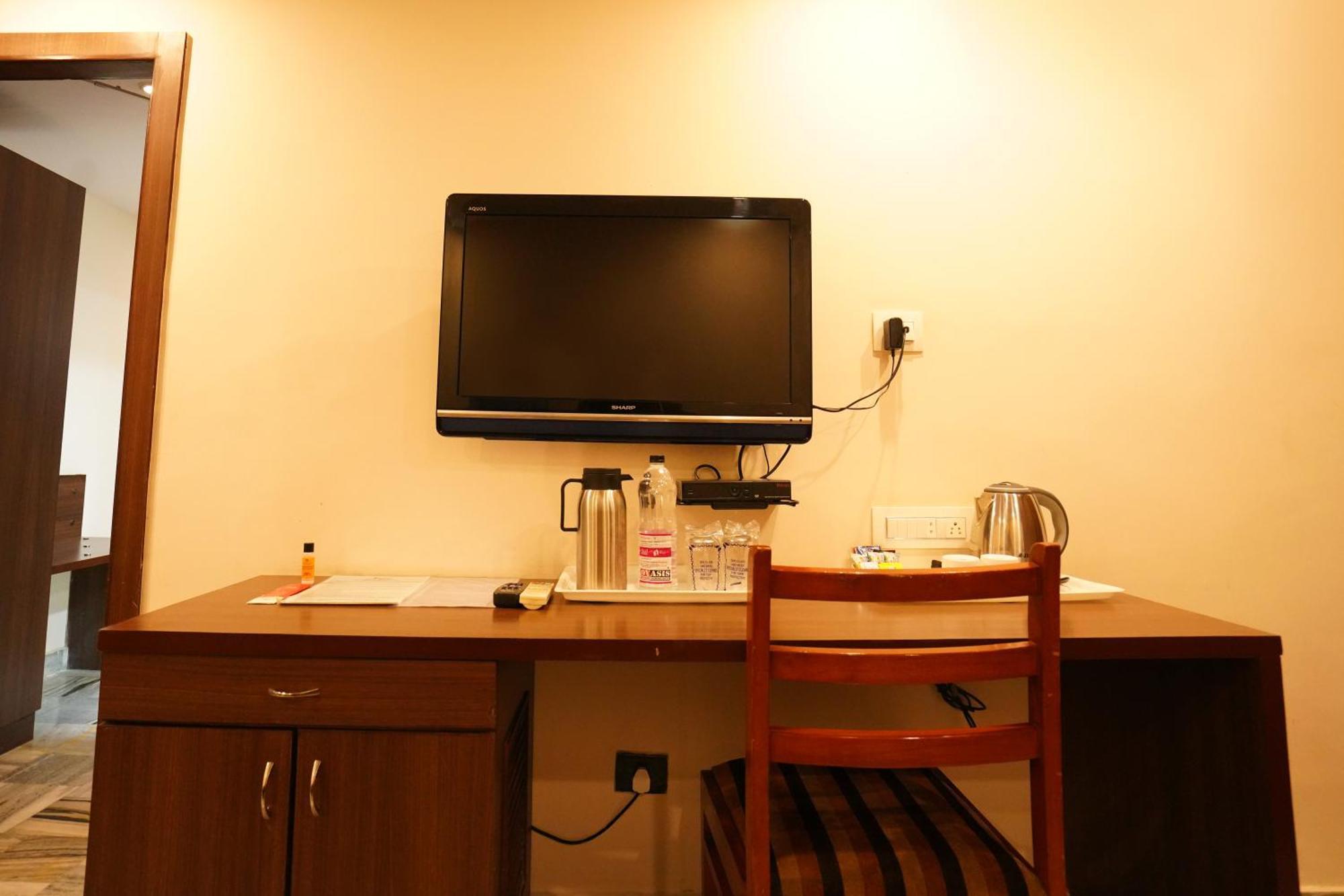 Jaya Residency Hotel Kākināda Екстериор снимка